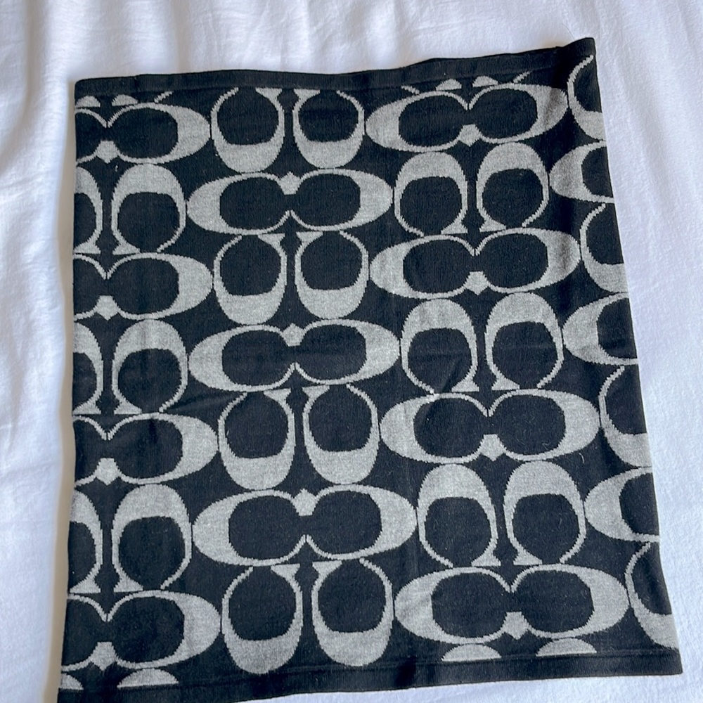 COACH reversible black/grey pullover neck scarf